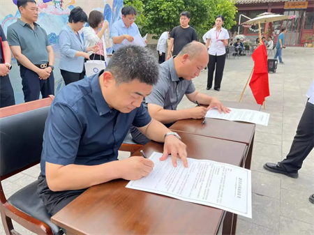 “攜手共繪新時代，文化傳承新篇章”——保定理工學(xué)院與保定直隸總督署博物館舉行館校戰(zhàn)略合作協(xié)議簽約及授牌儀式