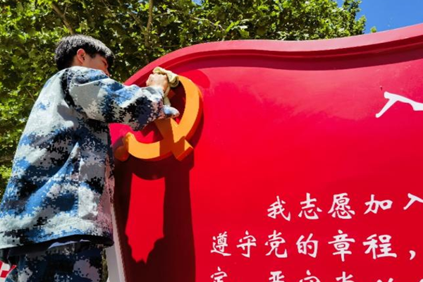 勞動教育|保定理工學院|管理學院|我院開展“垃圾不落地，校園更美麗”校園清潔活動