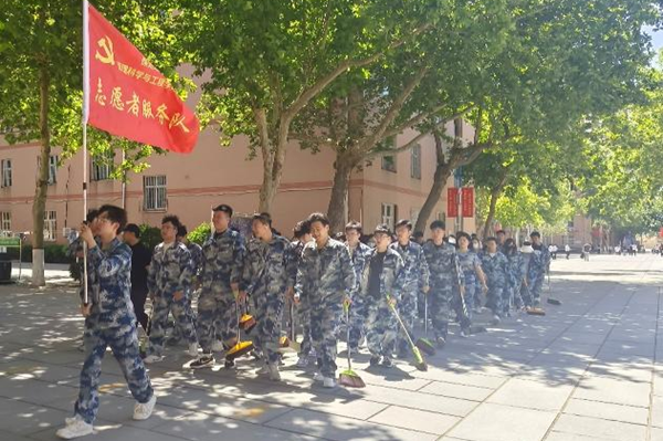 勞動教育|保定理工學院|管理學院|我院開展“垃圾不落地，校園更美麗”校園清潔活動