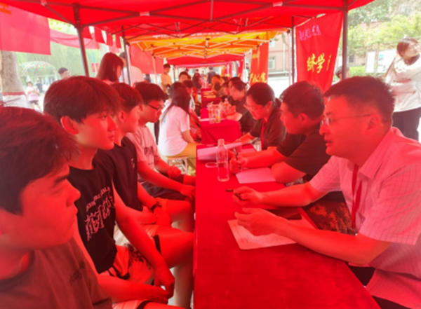 就業(yè)幫扶|保定理工學院|管理學院|“望聞問切”摸清學生需求，“把脈問診”開出就業(yè)良方