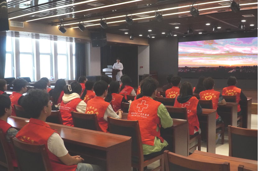 “三獻”進校園|血液探秘，與愛同行——保定理工學院師生“血站開放日”活動