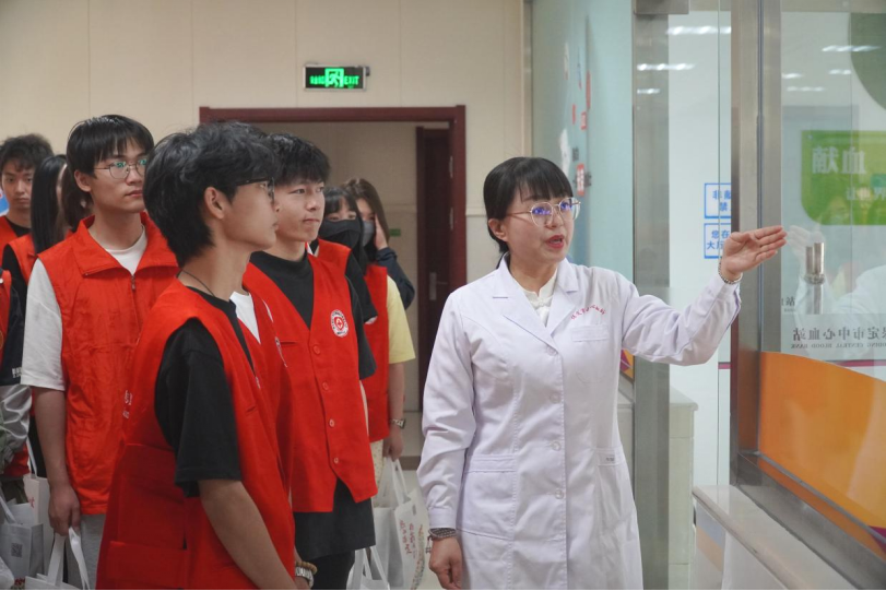 “三獻”進校園|血液探秘，與愛同行——保定理工學院師生“血站開放日”活動