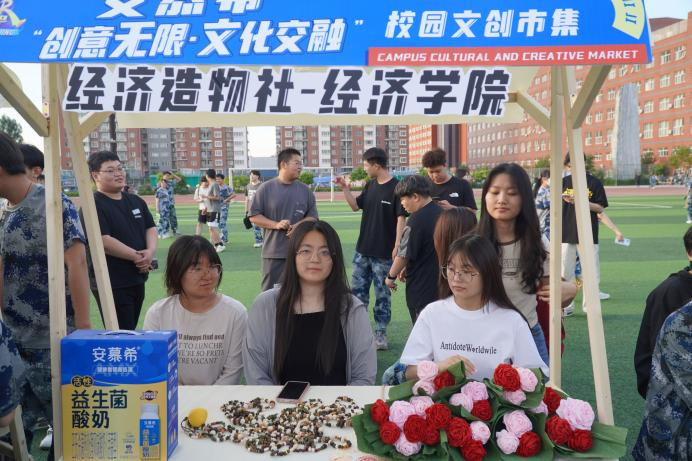 青春校園|創(chuàng)意無(wú)限，文化交融—保定理工學(xué)院首屆文創(chuàng)市集圓滿結(jié)束