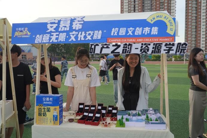 青春校園|創(chuàng)意無(wú)限，文化交融—保定理工學(xué)院首屆文創(chuàng)市集圓滿結(jié)束