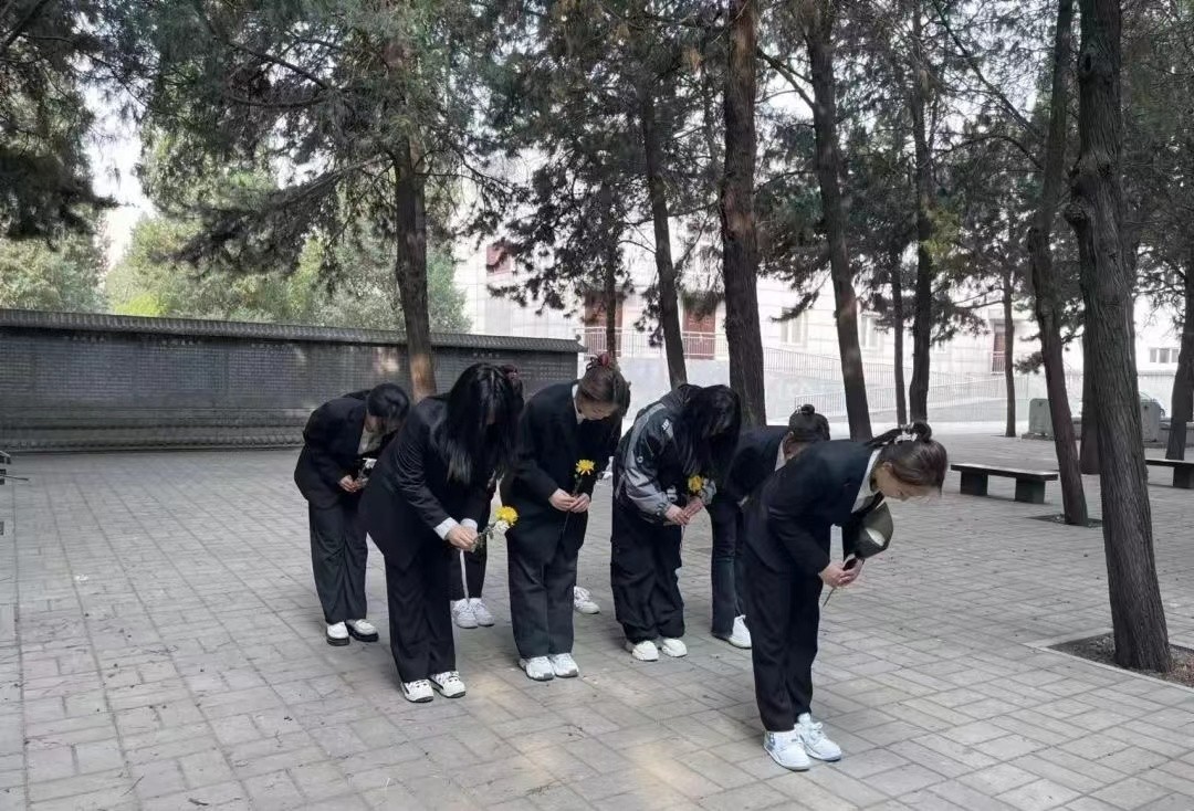 保理會(huì)計(jì)學(xué)院緬懷革命烈士，繼承先烈遺志