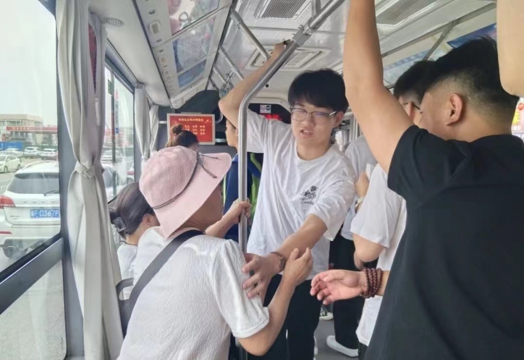 志愿服務助你我   生態保護靠大家