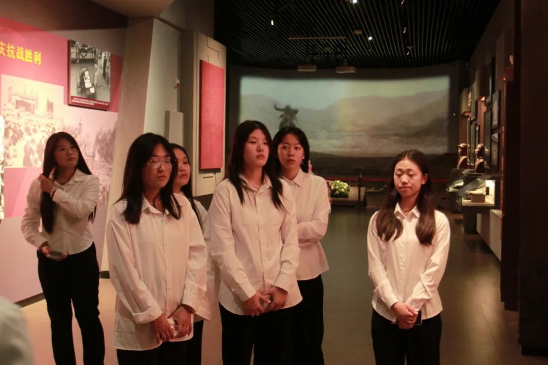 保定理工學院信息科學與工程學院 前往冉莊地道戰紀念館開展牌儀式