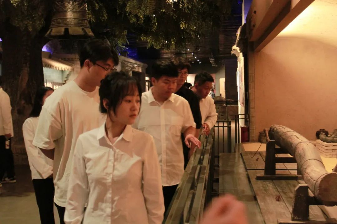 保定理工學院信息科學與工程學院 前往冉莊地道戰紀念館開展牌儀式