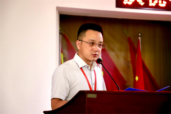 栉风沐雨昑ֈ��? �t�厉奋发勇向前——我校党委隆重�D办庆(ji��n)���中国共产党成立103周年暨七一表嘪�z�d��