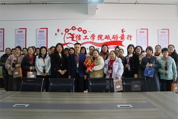凝聚奋进力量 书写巑�Ӈ荣光--保定理工学院校领��D��访慰问女教职工送上“三八”国际劳动妇奌������福