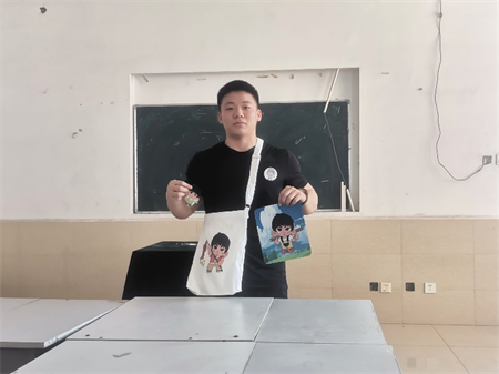 藝術(shù)學(xué)院 2021 級(jí)視覺傳達(dá)設(shè)計(jì)專業(yè)《卡通造型設(shè)計(jì)》結(jié)課作品展