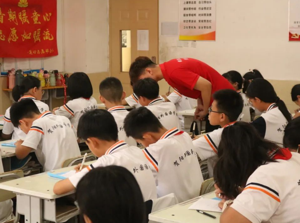 志愿服務|暑期暖童心，志愿如暖流——經濟學院蓮心志愿服務隊“七彩假期”專項活動