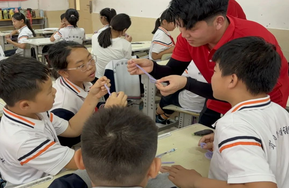 志愿服務|暑期暖童心，志愿如暖流——經濟學院蓮心志愿服務隊“七彩假期”專項活動
