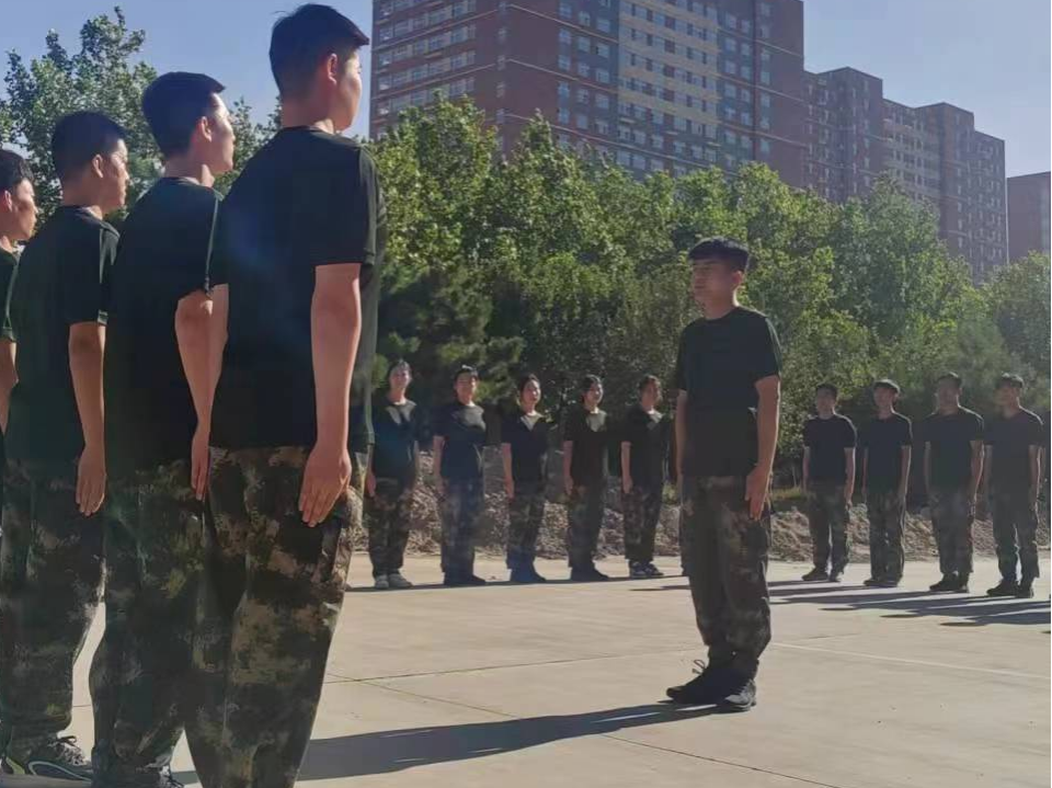 勇毅堅(jiān)韌鋼如鐵，磨礪青春熱血燃——新入職輔導(dǎo)員培訓(xùn)第三天