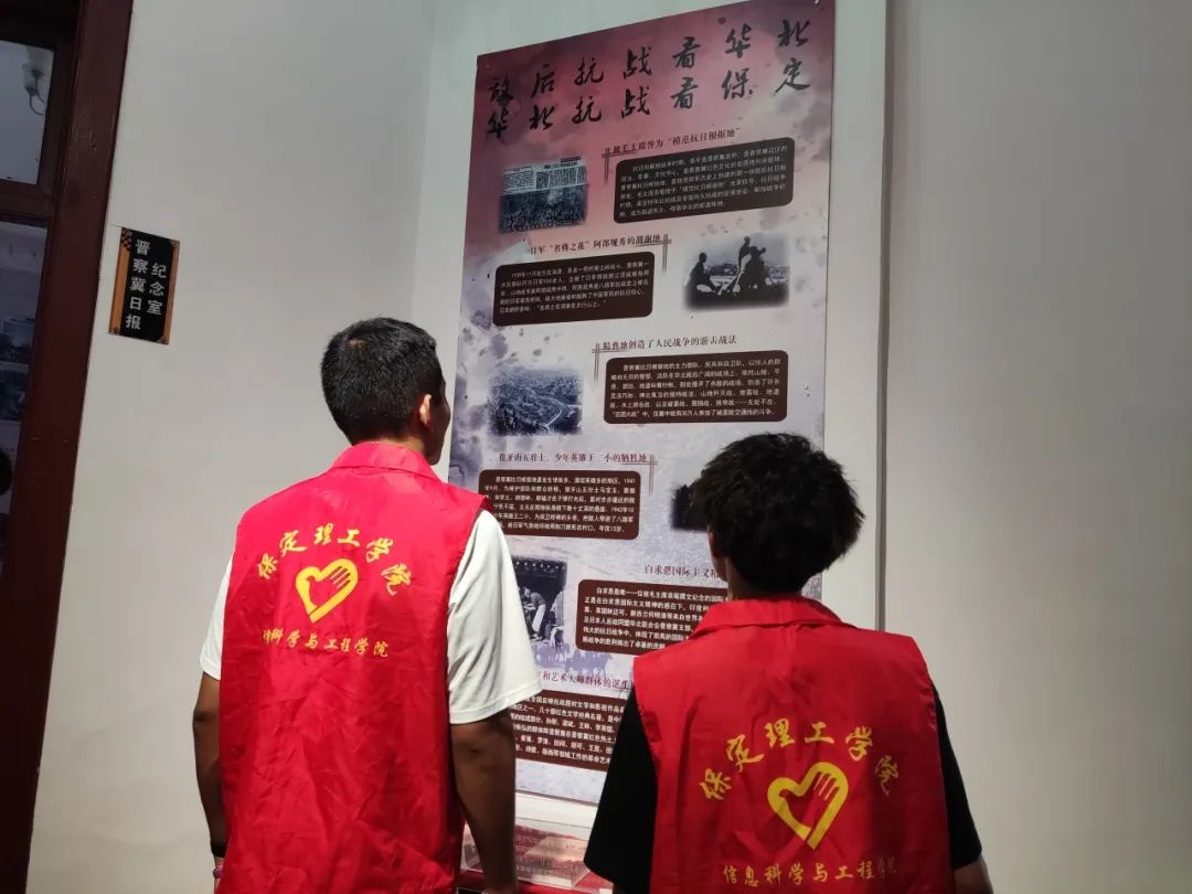 在太行博物館,實踐團的成員們參觀了展館陳列的歷史文物,結合所學知識講解了歷史故事。同時,親身感受了文物道具的歷史溫度和厚重感,激發了團隊成員們的興趣和愛國熱情。