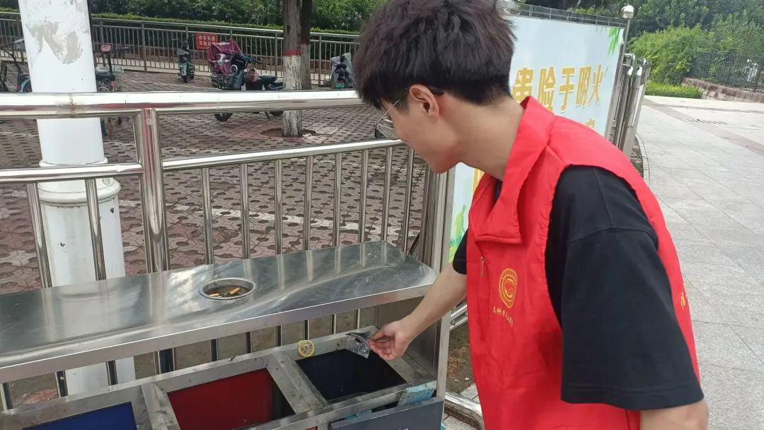 在太行博物館,實踐團的成員們參觀了展館陳列的歷史文物,結合所學知識講解了歷史故事。同時,親身感受了文物道具的歷史溫度和厚重感,激發了團隊成員們的興趣和愛國熱情。