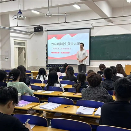 “智慧團建，服務同學”——保定理工學院藝術學院團總支組織部召開工作例會，深入研討智慧團建與冀 e 青春使用事項