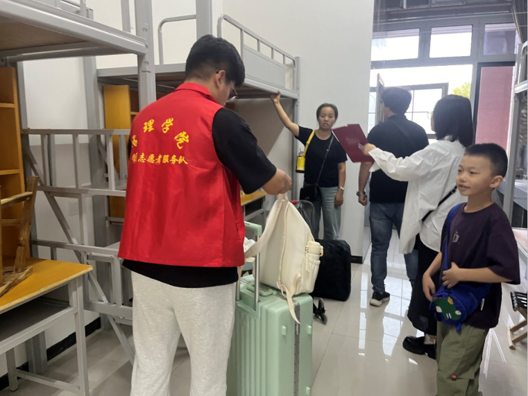 我為同學做實事 | 管理學院“同伴成長，暖心起航