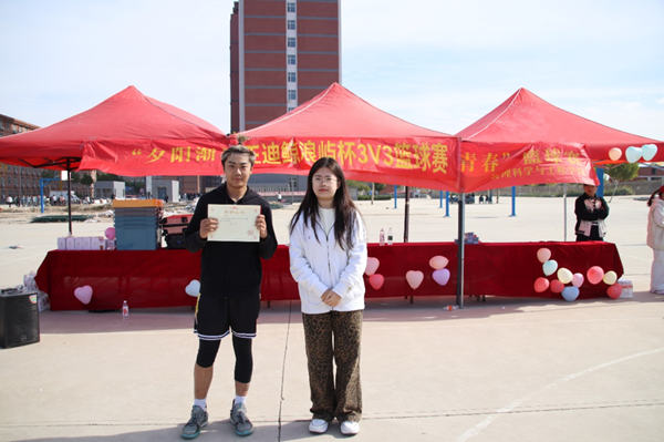 體育|保定理工學院|管理學院|“夕陽漸沉灑熱汗，少年不疲逐青春”籃球比賽圓滿結(jié)束