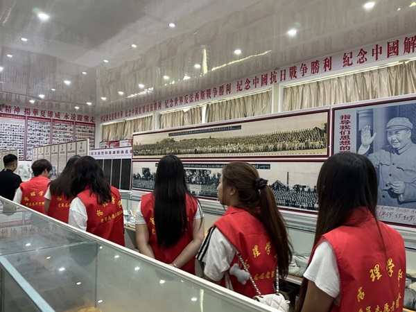 管理學(xué)院學(xué)子參觀中國(guó)共產(chǎn)黨員日記博物館