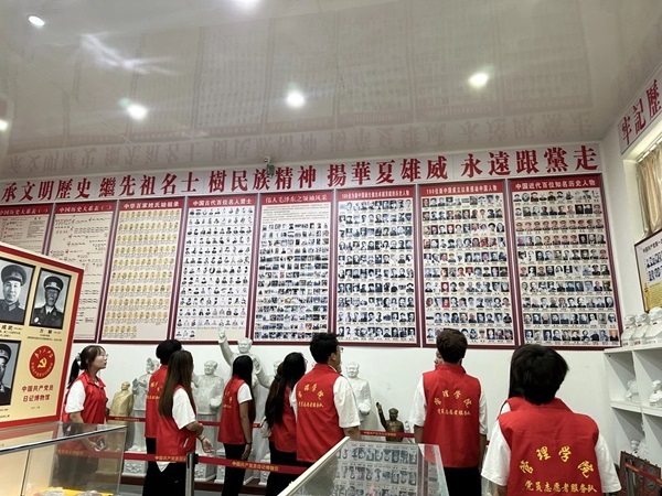 管理學(xué)院學(xué)子參觀中國(guó)共產(chǎn)黨員日記博物館