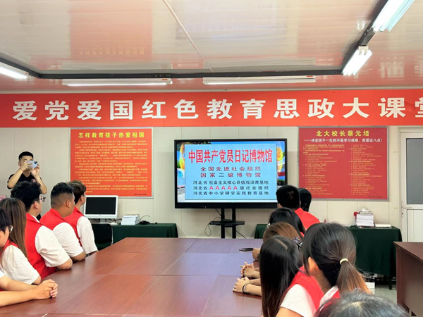 管理學(xué)院學(xué)子參觀中國(guó)共產(chǎn)黨員日記博物館