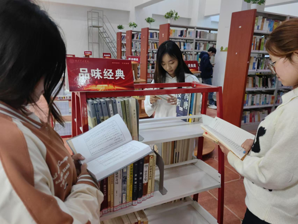 團日活動|保定理工學院|管理學院|追尋紅色記憶，傳承革命精神