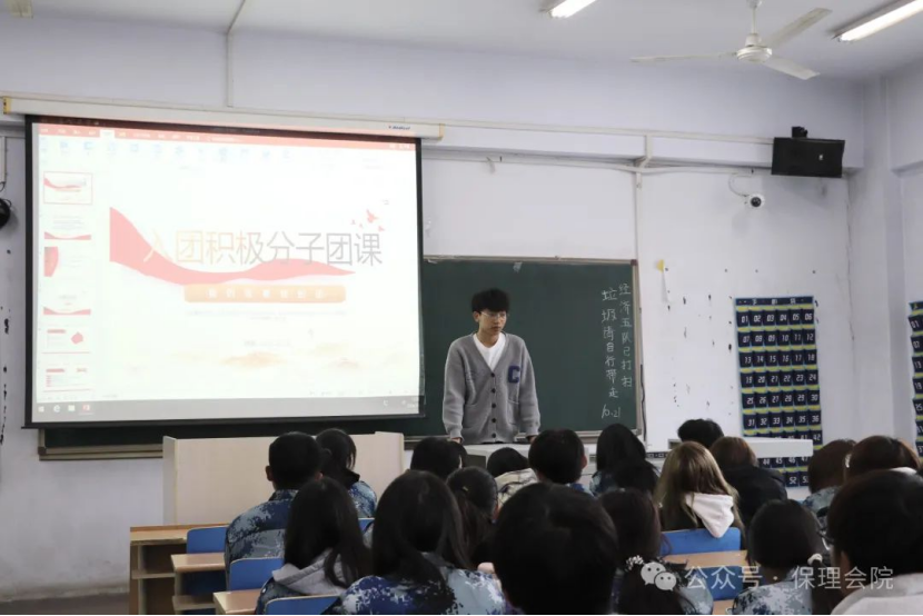 保定理工學(xué)院會(huì)計(jì)學(xué)院團(tuán)旗引領(lǐng)成長(zhǎng)路，培訓(xùn)鑄就青春夢(mèng)