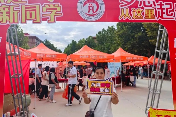 家校共筑——2024級新生一見傾“新”，家長專訪