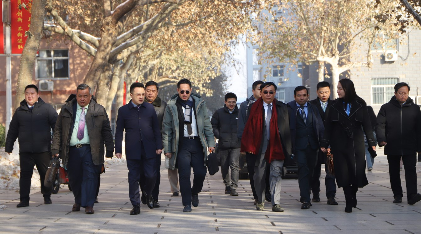 保定理工學(xué)院接待柬埔寨勞工部副部長(zhǎng)代表團(tuán)一行參觀交流
