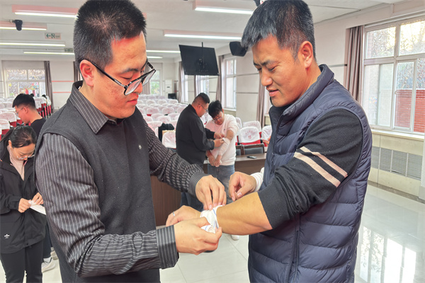 保定理工學(xué)院聯(lián)合保定市紅十字會(huì)組織開(kāi)展初級(jí)救護(hù)員培訓(xùn)