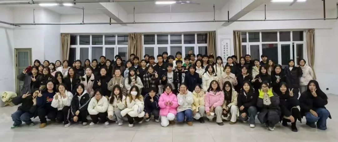 紀念 “一二 · 九” 運動89周年大型合唱會最佳人氣獎評選投票啦~