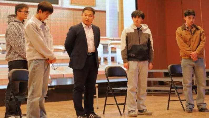 保定理工學院藝術學院舉辦 “聲采飛揚·夢啟新章”2025屆播音與主持藝術專業畢業匯演