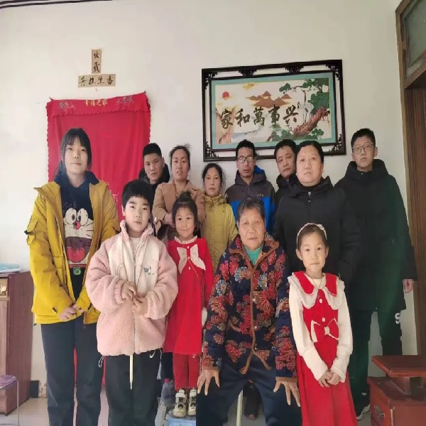 福滿共團圓，定格幸福家——經(jīng)濟學(xué)院開展“曬團圓·秀幸福”最美全家福征集活動