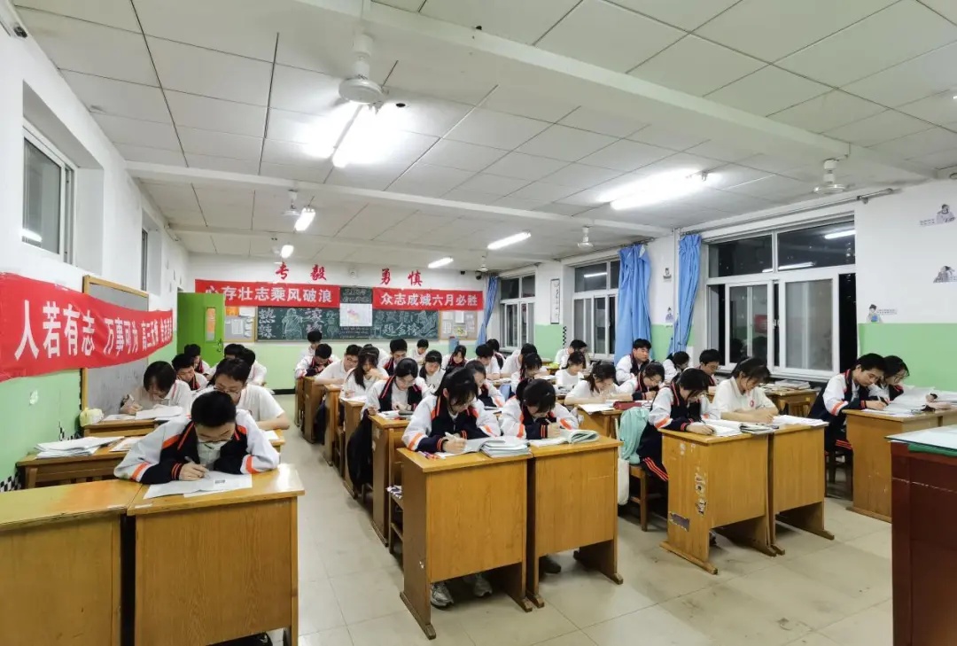 保定理工學(xué)院經(jīng)濟(jì)學(xué)院“寒假母校行”社會(huì)實(shí)踐活動(dòng)（八）