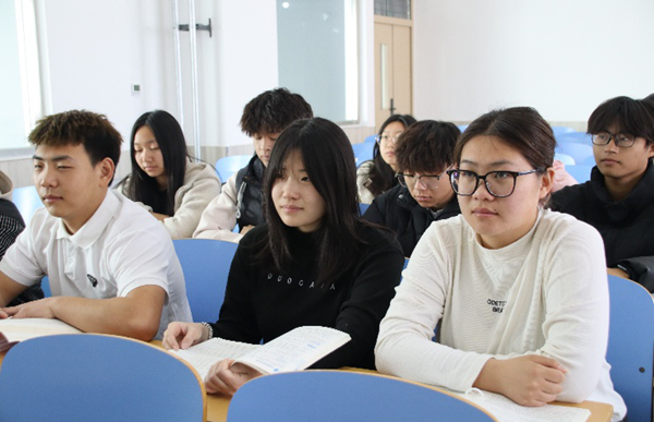 學風建設|保定理工學院|管理學院|學風建設正當時，小組學習展新姿