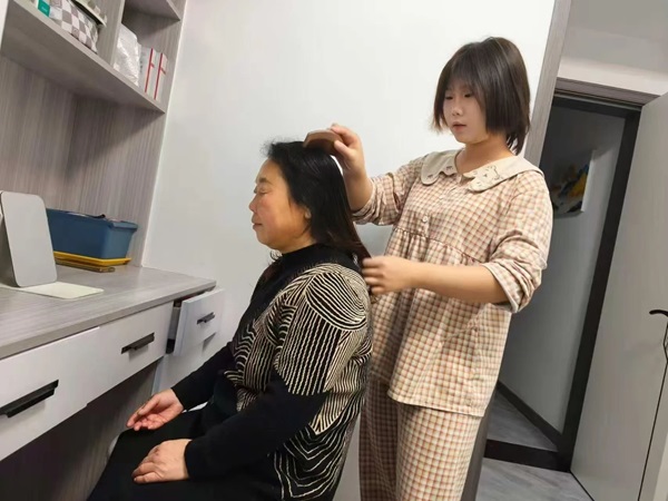 孝老愛親（八）|保定理工學(xué)院|管理學(xué)院|傳承美德，學(xué)生在行動(dòng)