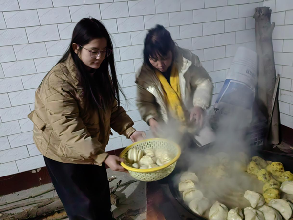 孝老愛親（九）|保定理工學(xué)院|管理學(xué)院|行孝老愛親，彰顯青春風(fēng)采
