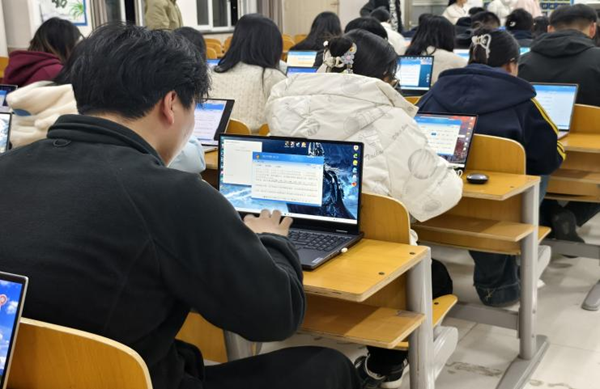 無煙校園|保定理工學院|管理學院|打字賽場展風采，無煙理念入人心