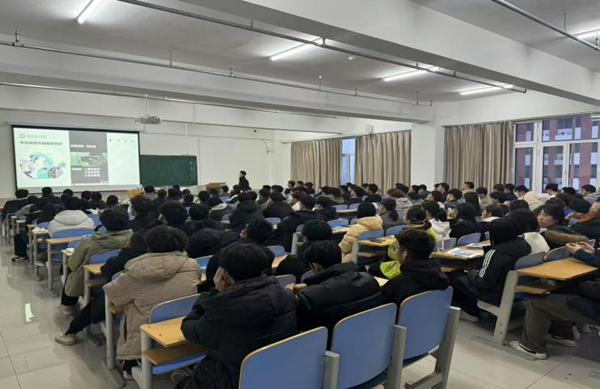 安全教育|保定理工學(xué)院|管理學(xué)院|開展反詐主題班會(huì)，筑牢校園安全防線