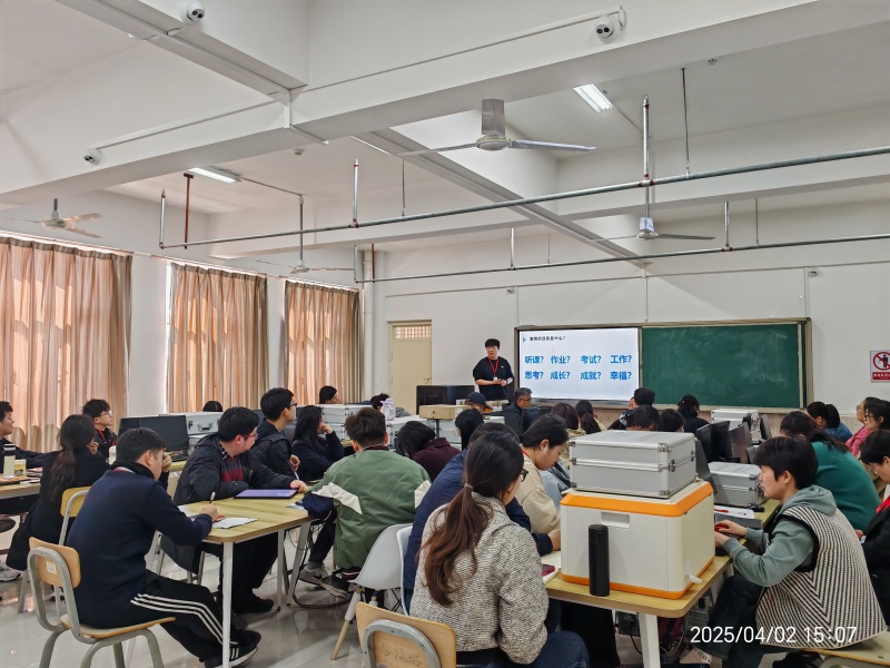【啟思賦能·收獲共鑒】 雙創賦能啟未來—信息科學與工程學院舉辦創新創業培訓分享會