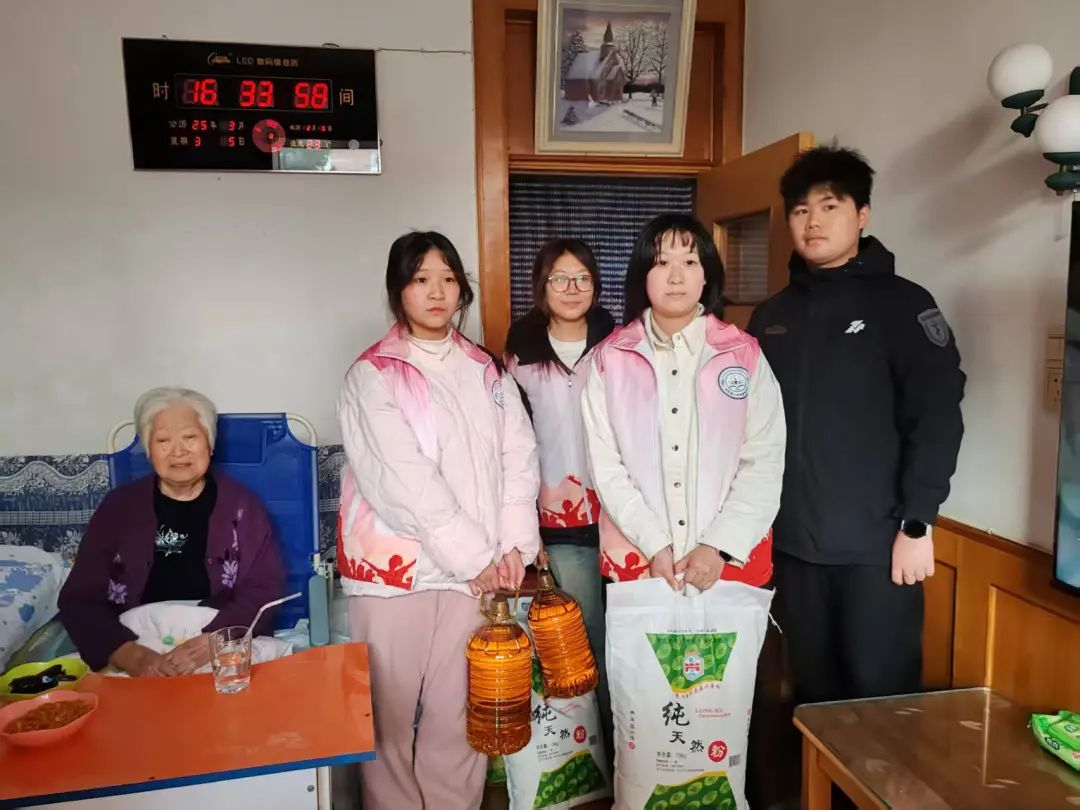 學習雷鋒精神，踐行教育使命——教育學院雷鋒月志愿服務活動