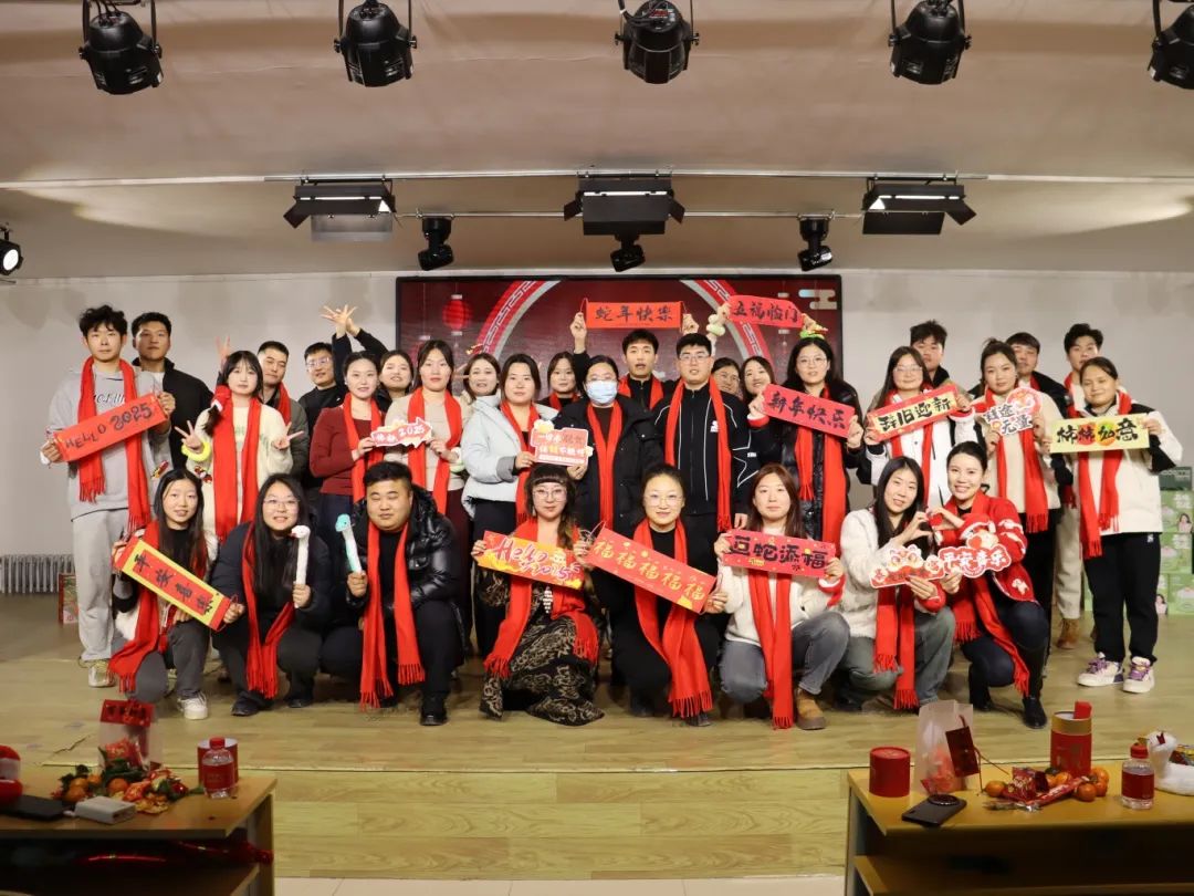 巳火煥新育夢路，奮楫篤行啟新途
