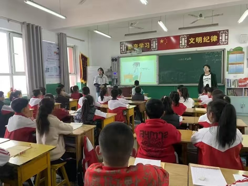 教師掛職清苑五小 “書(shū)法種子”播撒校園