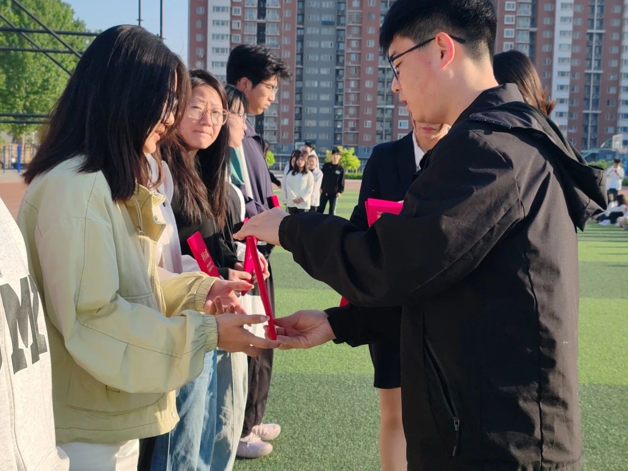 月度之星引前路，榜樣之光啟新程—四月月度表彰大會(huì)