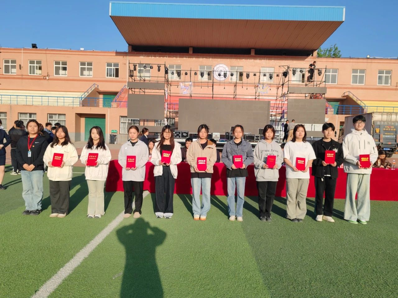 月度之星引前路，榜樣之光啟新程—四月月度表彰大會(huì)