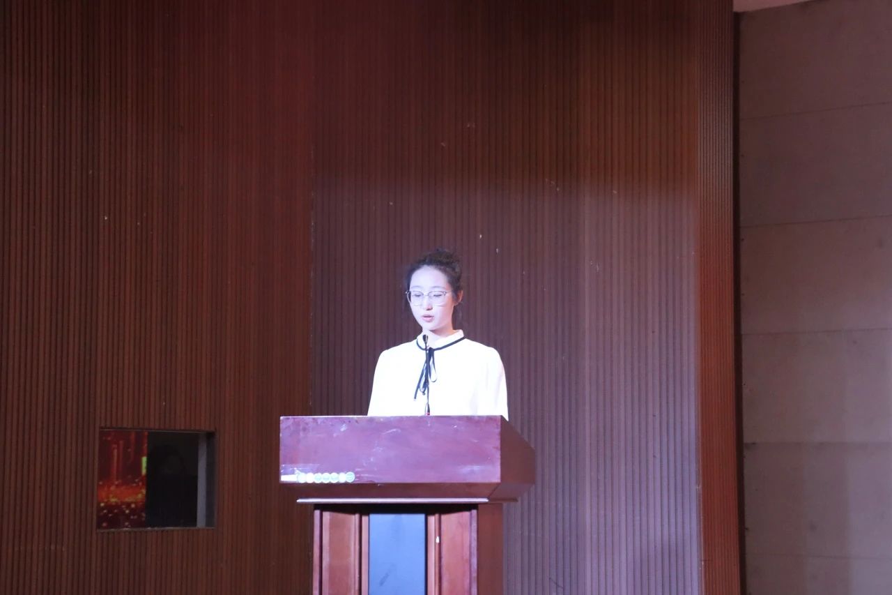“崇德尚學(xué)揚(yáng)師道，鋒華正茂育新人”三月份教育學(xué)院表彰大會(huì)