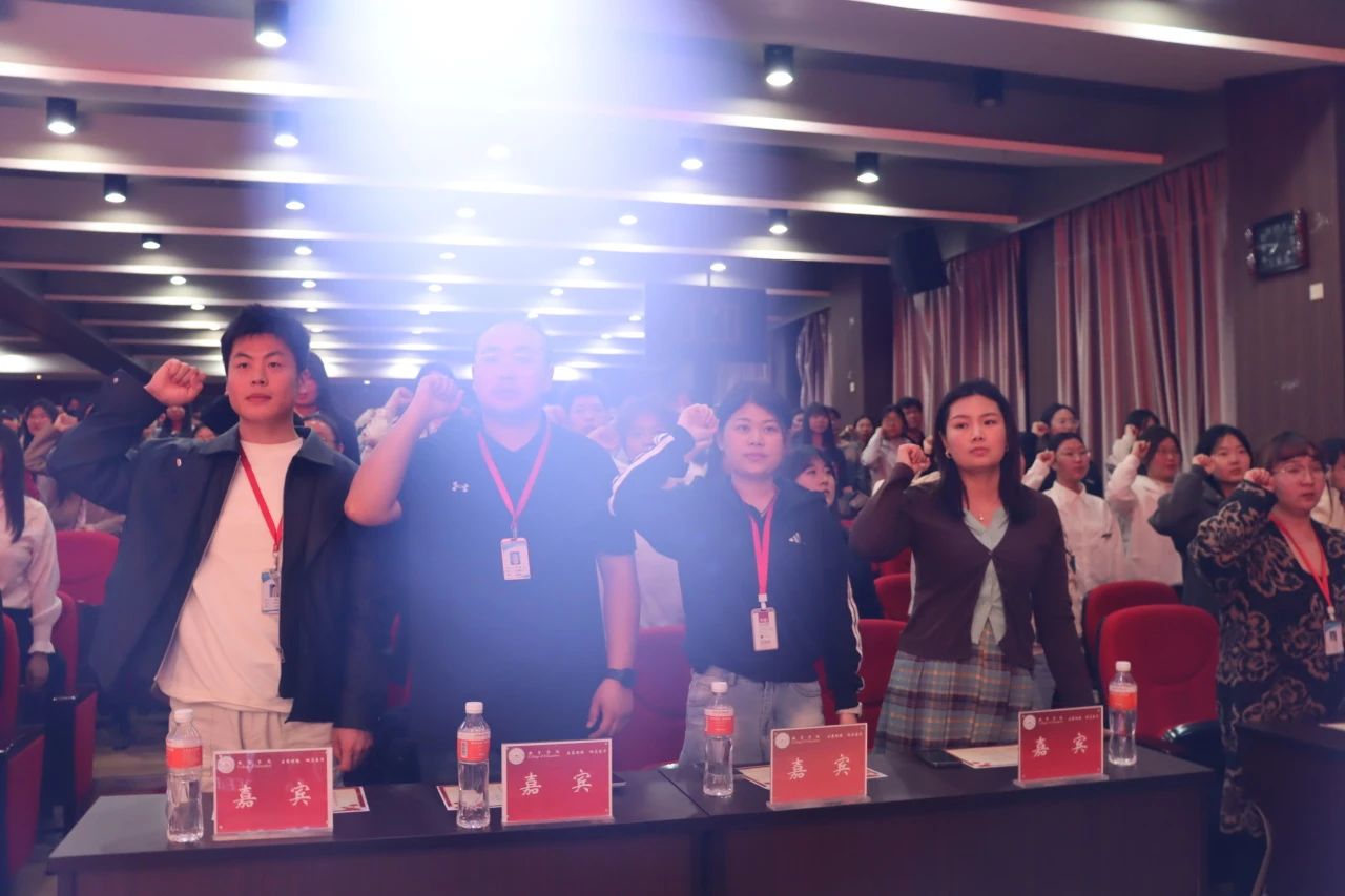 “崇德尚學(xué)揚(yáng)師道，鋒華正茂育新人”三月份教育學(xué)院表彰大會(huì)