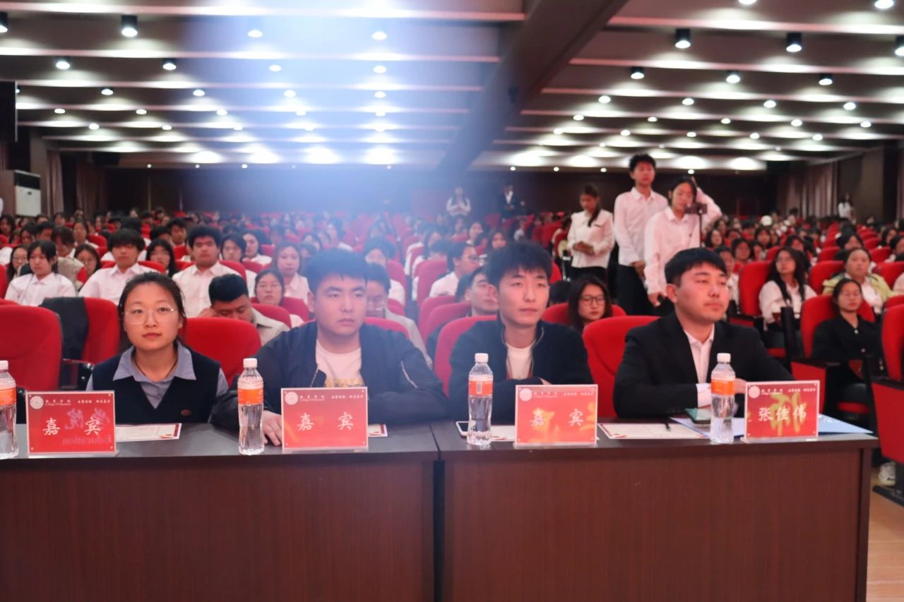 “崇德尚學(xué)揚師道，鋒華正茂育新人”三月份教育學(xué)院表彰大會