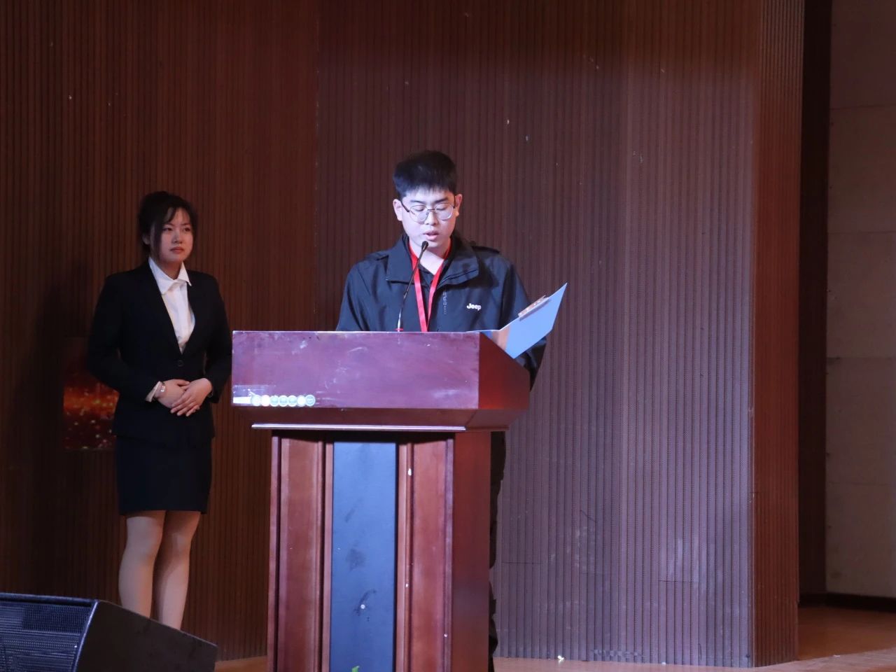 “崇德尚學(xué)揚師道，鋒華正茂育新人”三月份教育學(xué)院表彰大會
